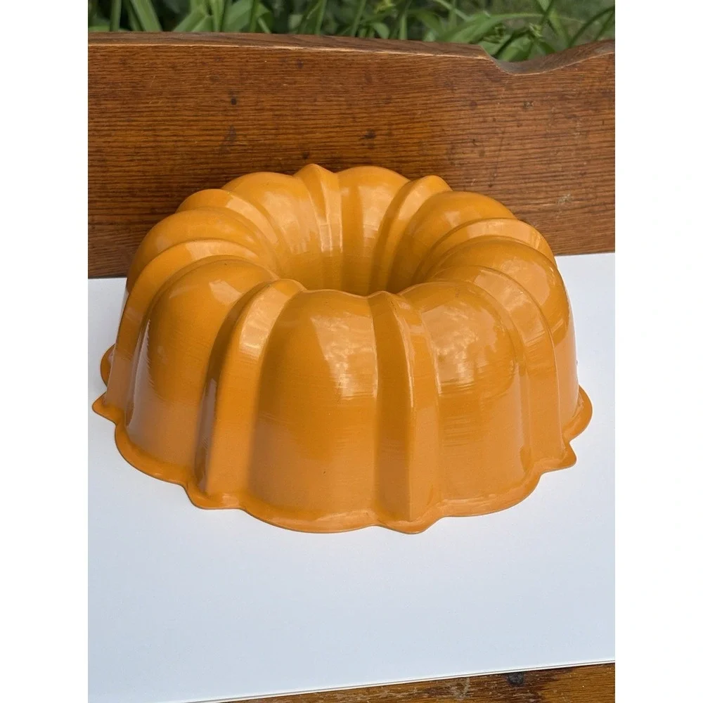 Vintage  Bundt Brand Aluminum Fluted Tube Orange Cake Pan 10
